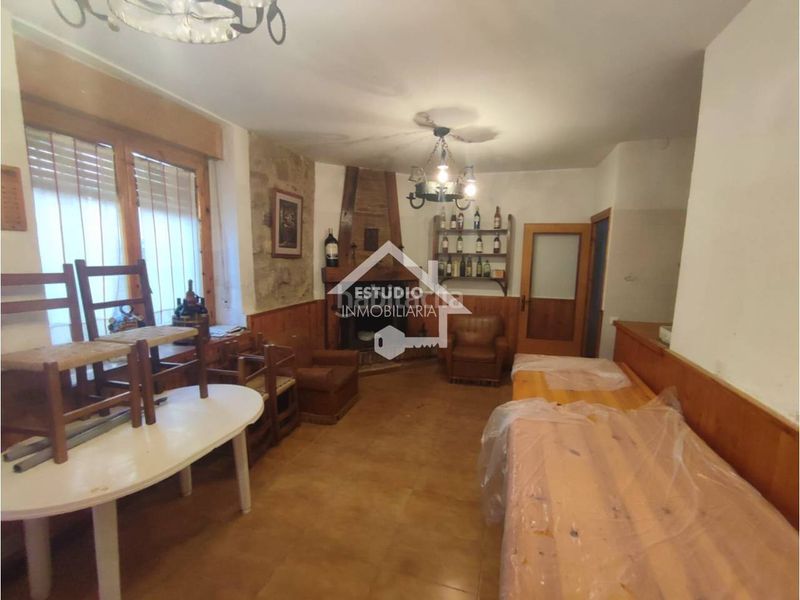 Foto 070c81b6-da88-4e9a-88fe-b67448f03e7f. Casa amb calefacció aparcament a Alesanco