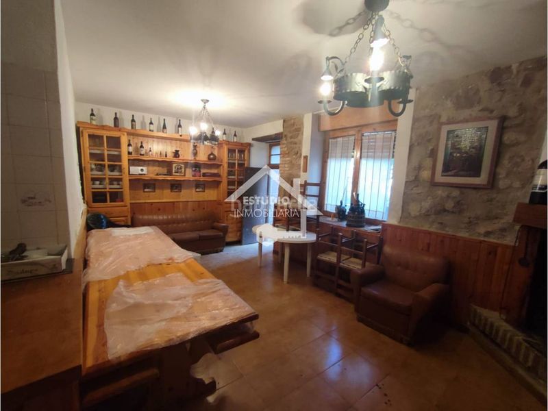 Foto 29ff2ca8-ebe1-44bd-a018-411894f46dc6. Casa amb calefacció aparcament a Alesanco