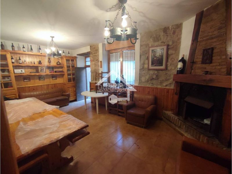 Foto 4fc874b6-b32e-428b-93f4-c544fe3aa646. Casa amb calefacció aparcament a Alesanco