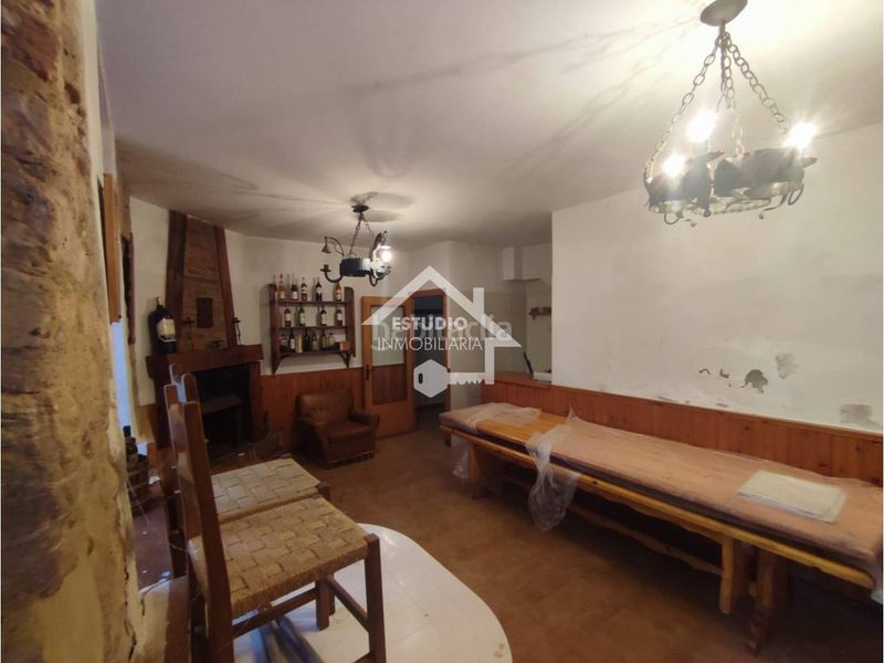 Foto 82115d2f-c3ea-43c3-816d-d81b52ad3148. Casa amb calefacció aparcament a Alesanco