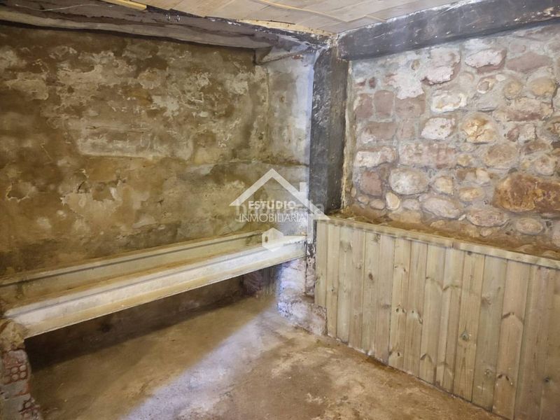 Foto 5426fce6-93c8-4f7f-aa0d-a2d51e6528da. Edificio merendero en sotes la rioja en Sotés