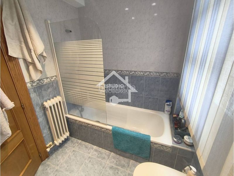 Foto 1555c923-e338-4bcf-8152-77d5dea5ec9d. Casa adossada amb calefacció aparcament piscina a Logroño