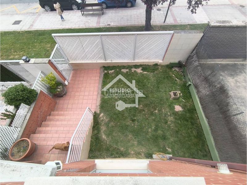 Foto 364fdc3d-bcd8-4e89-93e4-6055833896c7. Casa adossada amb calefacció aparcament piscina a Logroño