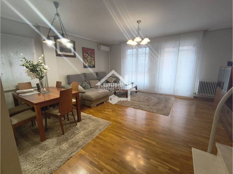 Foto 4866b15f-3d42-4797-a606-c05b924d3b13. Casa adossada amb calefacció aparcament piscina a Logroño