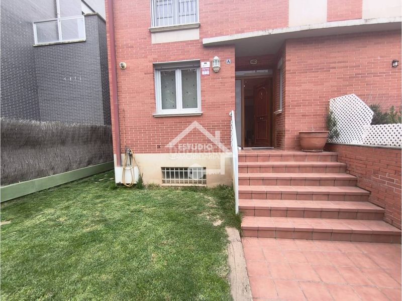Foto 4dff5d70-4714-4ac9-92fb-e896c421f212. Casa adossada amb calefacció aparcament piscina a Logroño