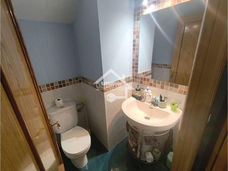 Foto 6f8999f7-c0dd-4e63-8d32-ff28f43abc56. Casa adossada amb calefacció aparcament piscina a Logroño