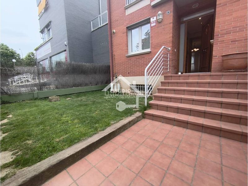 Foto 74668952-3fe9-4c64-a070-f7e609457277. Casa adossada amb calefacció aparcament piscina a Logroño