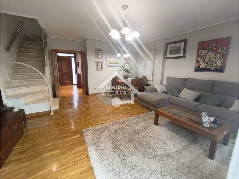Foto 7a4e47af-bd3d-4474-950b-0410c5d86c4a. Casa adossada amb calefacció aparcament piscina a Logroño