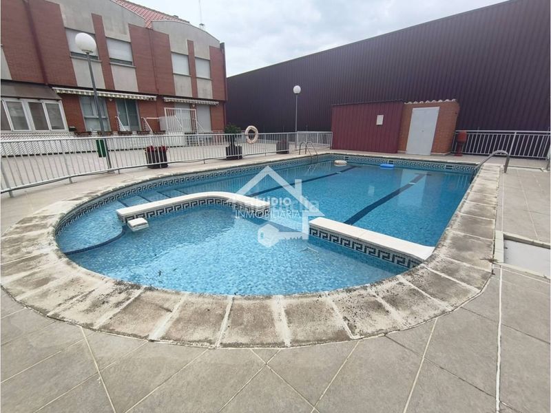 Foto 8120ad78-7648-4a59-b7b3-427e381ab200. Casa adossada amb calefacció aparcament piscina a Logroño