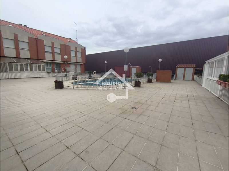 Foto 9c7f9e6a-c175-4f73-a7ea-a5690aa03e10. Casa adossada amb calefacció aparcament piscina a Logroño