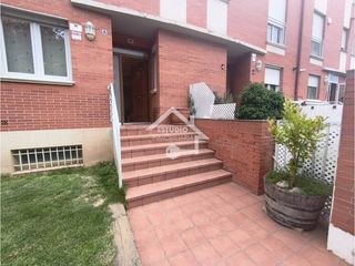 Maison jumelée  Avenida burgos. Venta de chalet adosado en portillejovaldegastea, logroño