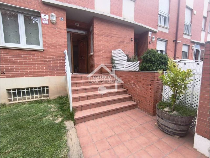 Foto a030eae3-42c3-4c75-8432-16c89e43ea77. Casa adossada amb calefacció aparcament piscina a Logroño