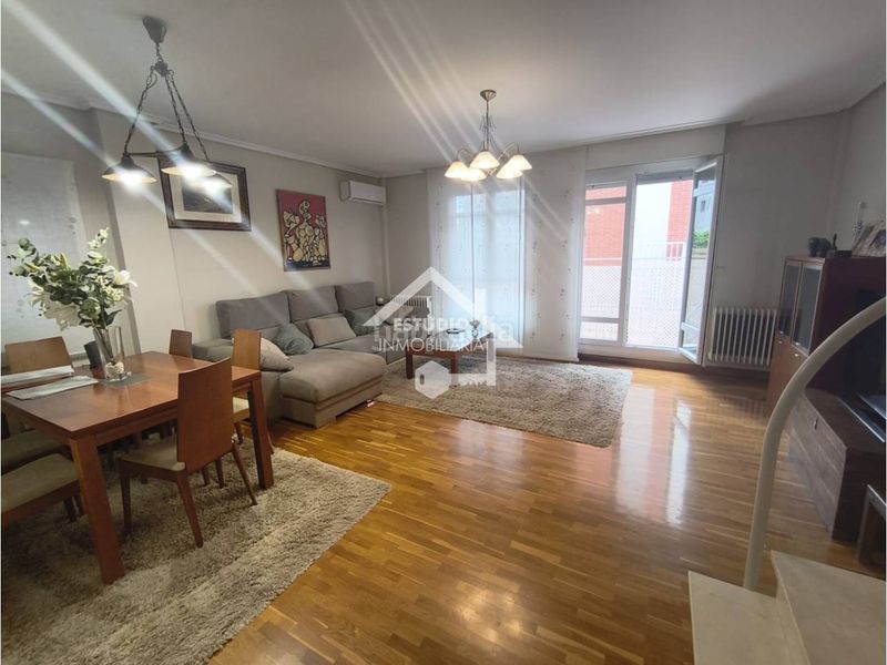 Foto a3329a20-f895-4d3d-b07d-8a5086009b3d. Casa adossada amb calefacció aparcament piscina a Logroño