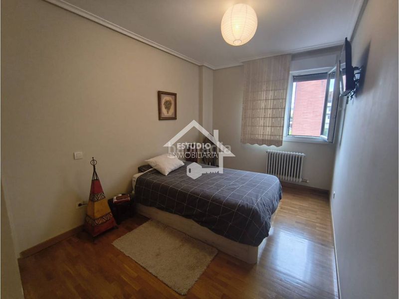 Foto b1ca5237-5c3a-44b2-9e31-2a4df1e227fe. Casa adossada amb calefacció aparcament piscina a Logroño