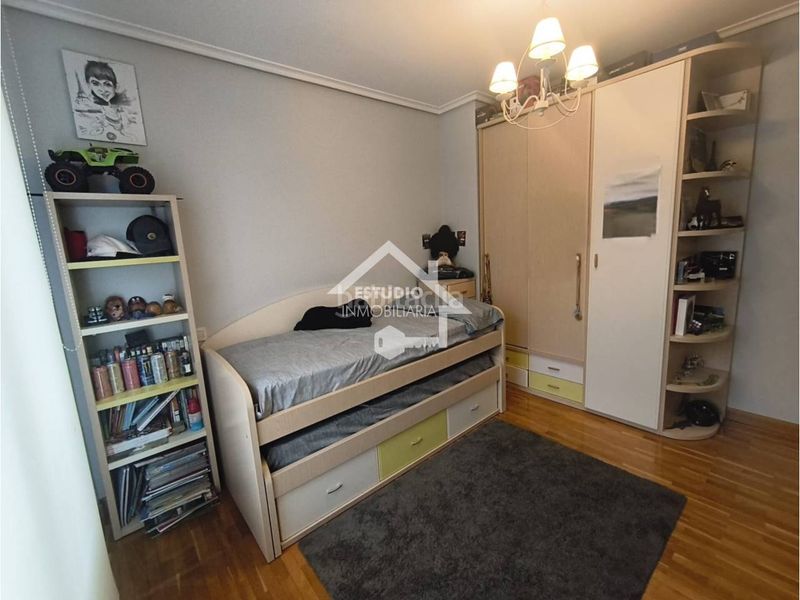 Foto b58164c5-50a3-46b3-b300-4cf57d6648e3. Casa adossada amb calefacció aparcament piscina a Logroño