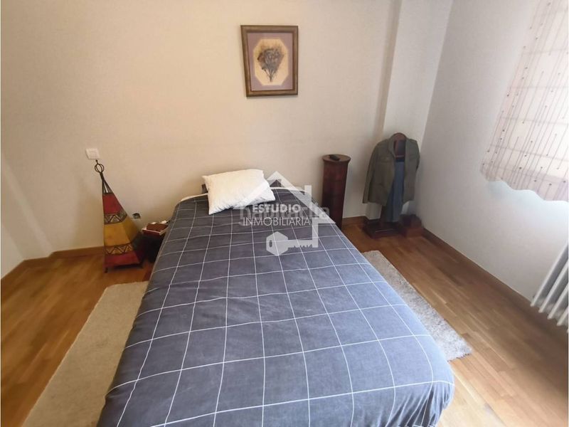 Foto b6fa904c-e838-4548-8515-498fac5e823e. Casa adossada amb calefacció aparcament piscina a Logroño