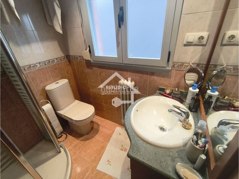 Foto c2d61bbb-2a58-46c9-8df8-520ac94c7a66. Casa adossada amb calefacció aparcament piscina a Logroño
