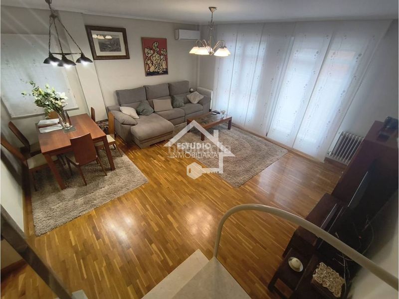 Foto cc4a124f-80d1-4d97-8c89-5d297cff0e86. Casa adossada amb calefacció aparcament piscina a Logroño
