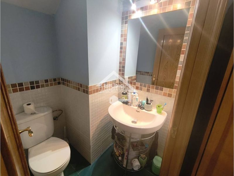 Foto ce32eadd-a762-43f6-ba6a-d7e1527739c4. Casa adossada amb calefacció aparcament piscina a Logroño