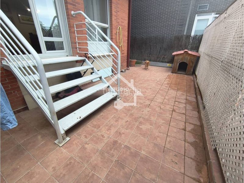 Foto e5b9aa08-6c30-4f00-a398-d7020b0cdcb4. Casa adossada amb calefacció aparcament piscina a Logroño