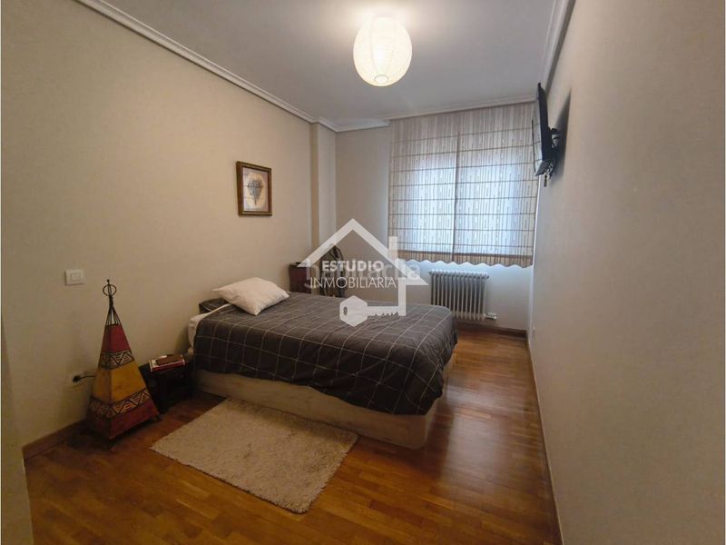 Foto e721e125-b559-444a-9906-1799ffe0ceeb. Casa adossada amb calefacció aparcament piscina a Logroño