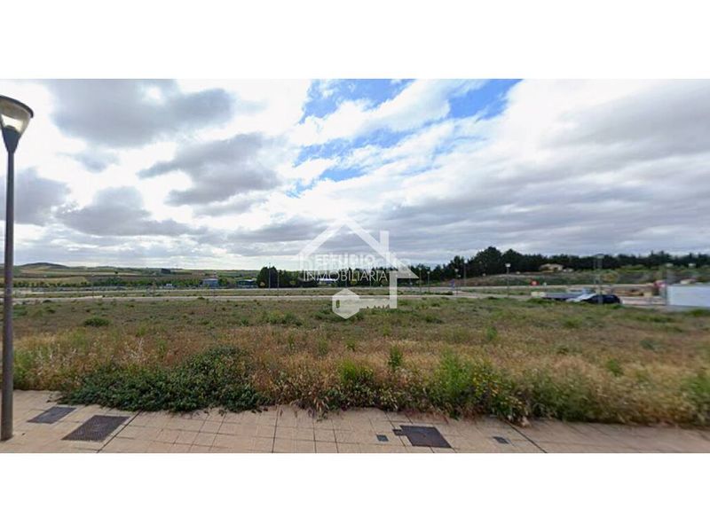 Foto f9c7b8db-f777-4c44-8851-f7942b10cdd8. Finca rústica terreno en venta en Viana