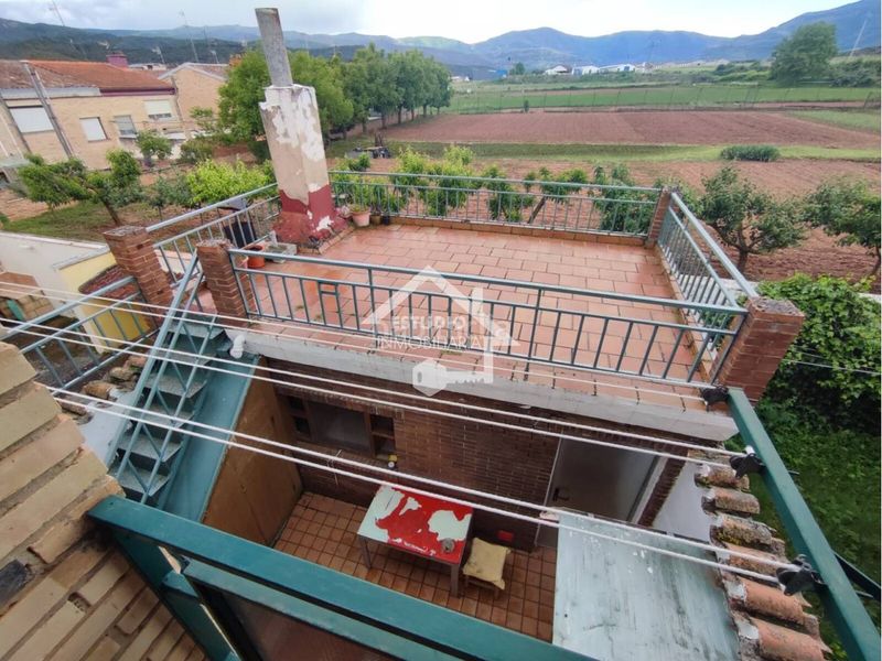 Foto df0d339b-c01b-4910-a749-804df4541399. Casa amb calefacció a Baños de Río Tobía