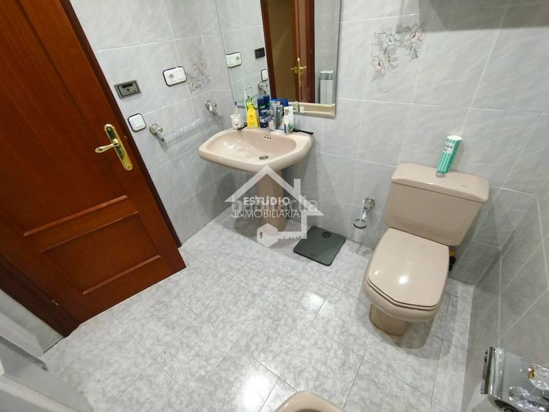 Foto 56bced8c-a151-4807-81ad-643d3ff7125e. Pis amb calefacció aparcament a Viana