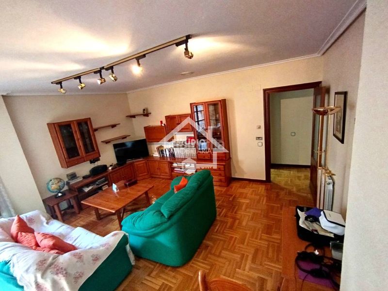 Foto 76125488-cd63-404f-bd6b-ca56c29e6325. Pis amb calefacció aparcament a Viana
