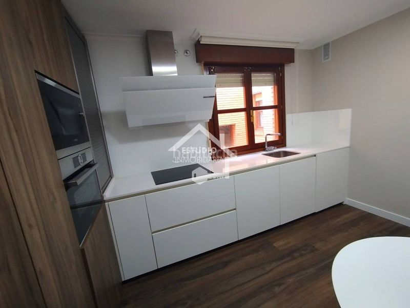 Foto d9a0c651-0107-4c15-8ea2-7693a4ea442e. Pis amb calefacció aparcament a Viana