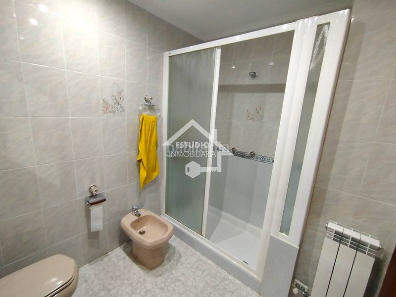 Foto e3be5e64-2e95-4e42-8b64-64c7dce0e80a. Pis amb calefacció aparcament a Viana
