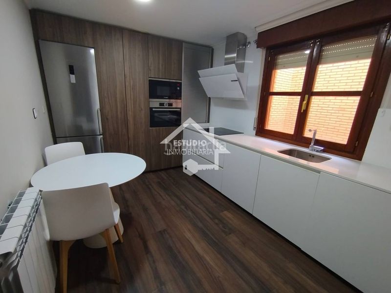 Foto fdbee8e9-05ea-4847-966c-f99556ab4ed9. Pis amb calefacció aparcament a Viana