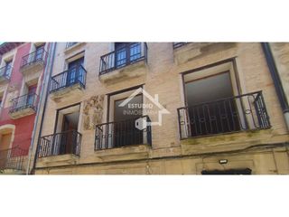 Etagenwohnung  Calle navarro villoslada. Venta de piso amplio en viana