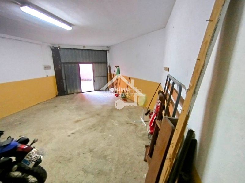 Foto 24dc0193-d643-4f4a-ab3b-7b823a853e44. Aparcament cotxe a Viana