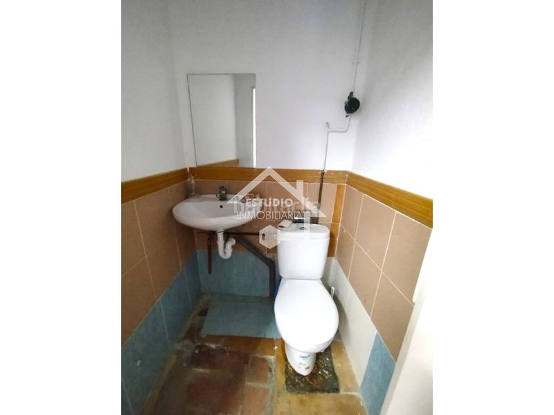 Foto 2b82fbd9-6c8d-4147-9ba6-1bf23727c8ea. Aparcament cotxe a Viana