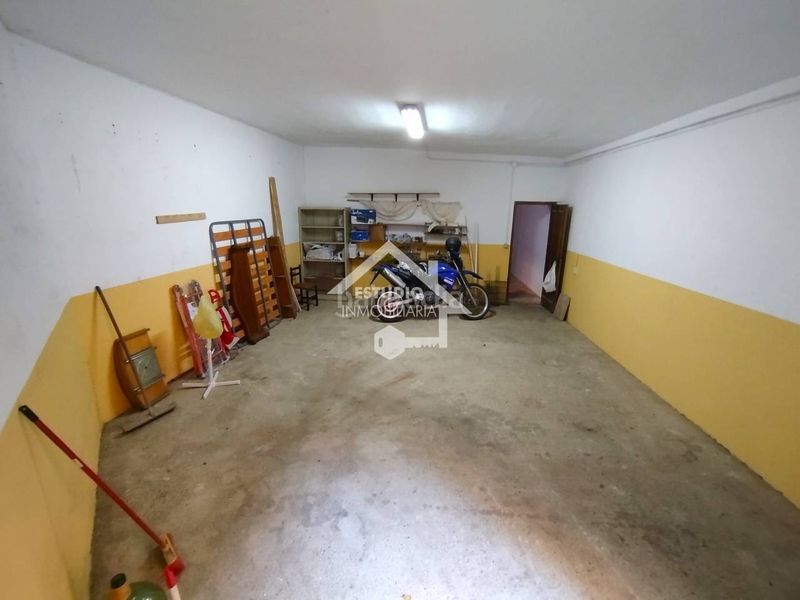 Foto 306bb401-a51f-4992-b673-1cb5fe707c05. Aparcament cotxe a Viana