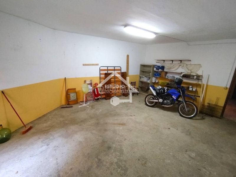Foto 531041d6-38fe-4212-bb5b-91b73f84a992. Aparcament cotxe a Viana