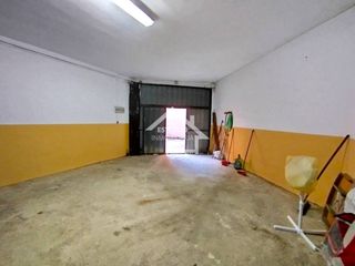 Autoparkplatz  Calle pila. Garaje con merendero en venta en viana