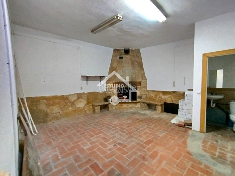 Foto 7f3629e8-6af9-4f0e-b1c2-3aa550dba432. Aparcament cotxe a Viana