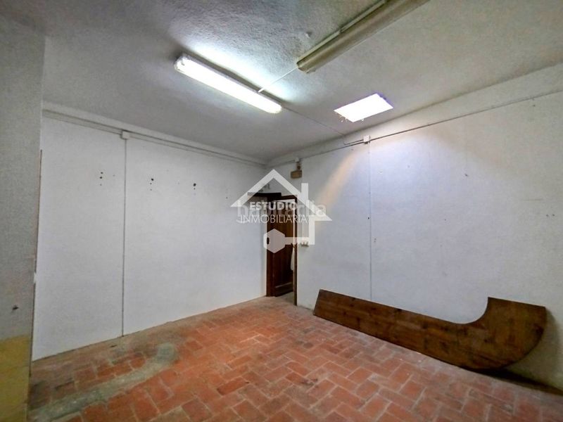Foto 93420f06-992e-4eef-a807-f8bd2fd79d0f. Aparcament cotxe a Viana