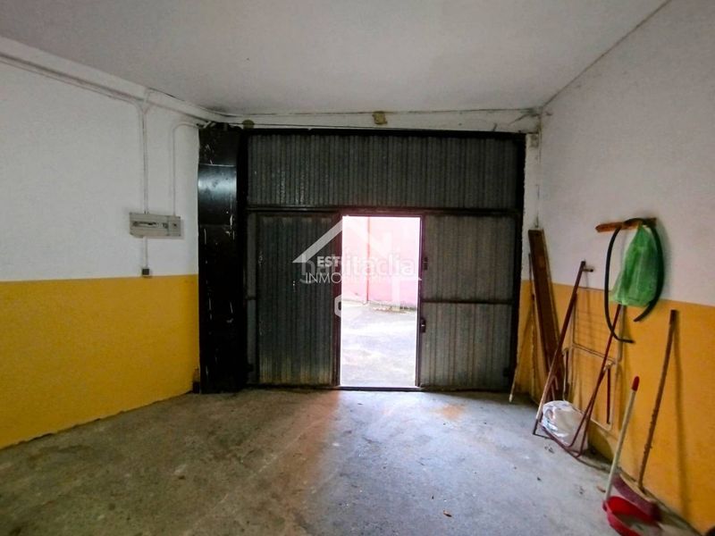 Foto ab03916b-1d4d-4fc7-987d-1ab2aa8aa7fb. Aparcament cotxe a Viana