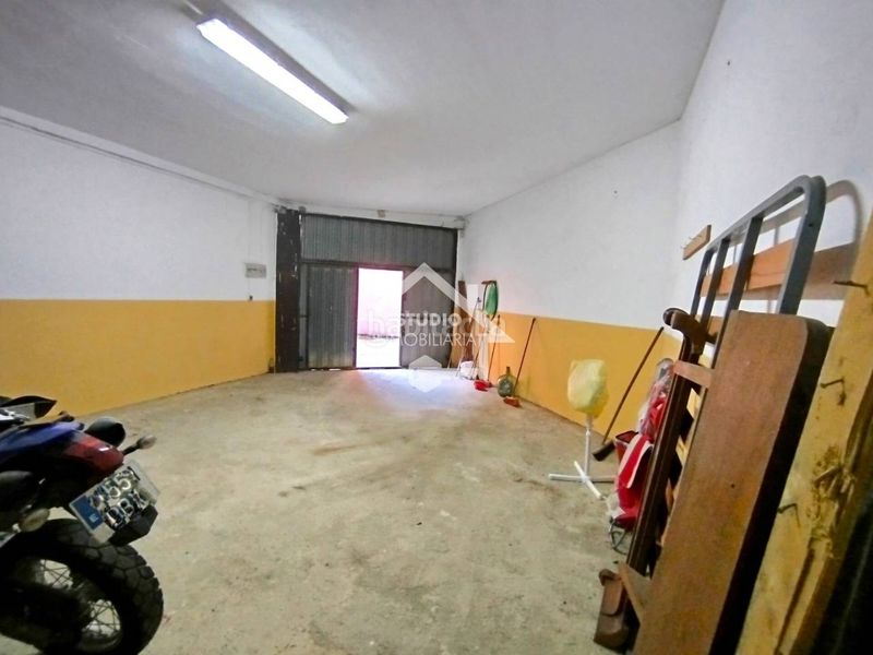 Foto fac6ba6a-ac6e-4fb6-ae9b-2d3ce8822a93. Aparcament cotxe a Viana