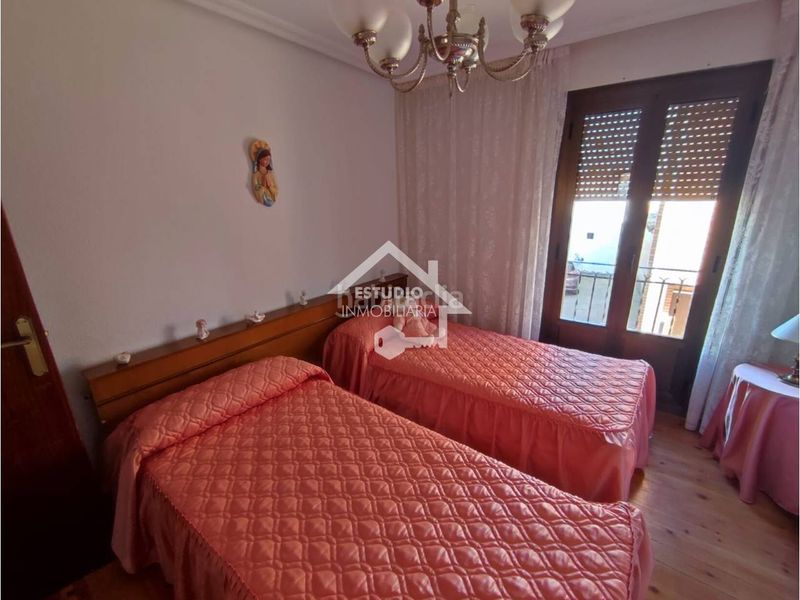 Foto 7f2ec0bf-0f55-494d-88cb-8c67bc215956. Casa amb calefacció aparcament a Alesanco