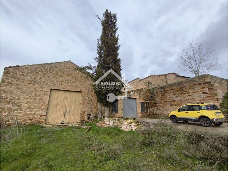 Foto 09500a76-532d-49e2-a30f-35495f0ba27f. Capannone industriale in Mendavia