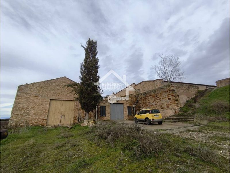 Foto b4fd0b97-3d8f-48d1-a8cc-209ac3b04836. Capannone industriale in Mendavia