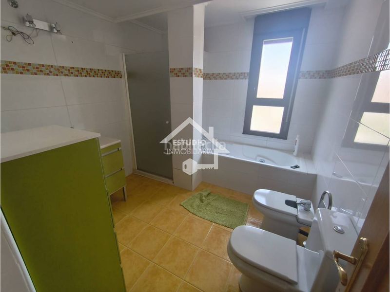 Foto 27100ee9-ef75-44e6-9282-0ada0e325936. Casa amb calefacció aparcament a Navarrete