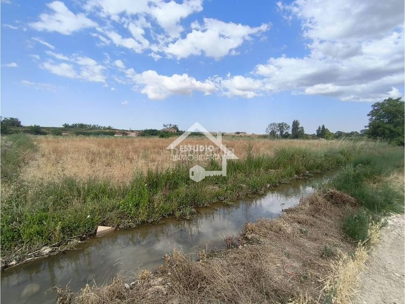 Foto bb0558b2-fbf2-455a-9b96-406010985430. Finca rústica a Mendavia