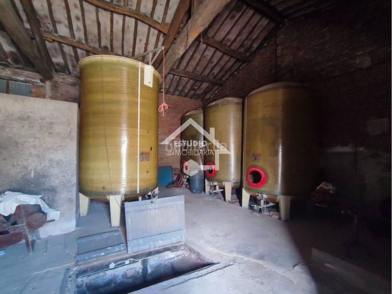Foto 7c925f44-1381-4637-a0e3-39bce763451b. Nau industrial a Alesanco