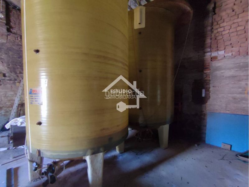 Foto d596fdf9-e18d-42a7-89e1-4c4eeb280448. Nau industrial a Alesanco