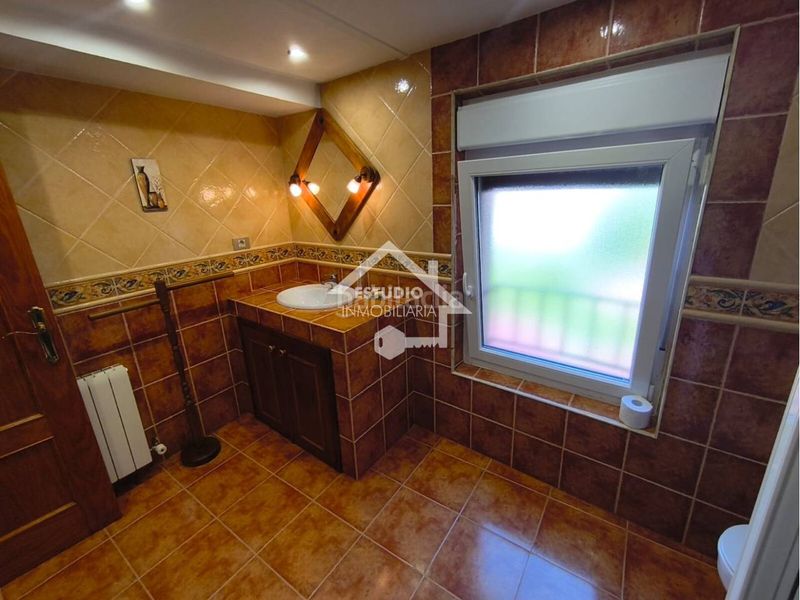 Foto 7f62d1a5-9ea3-43bd-b575-4a55249eaa9f. Casa amb calefacció a Alesanco